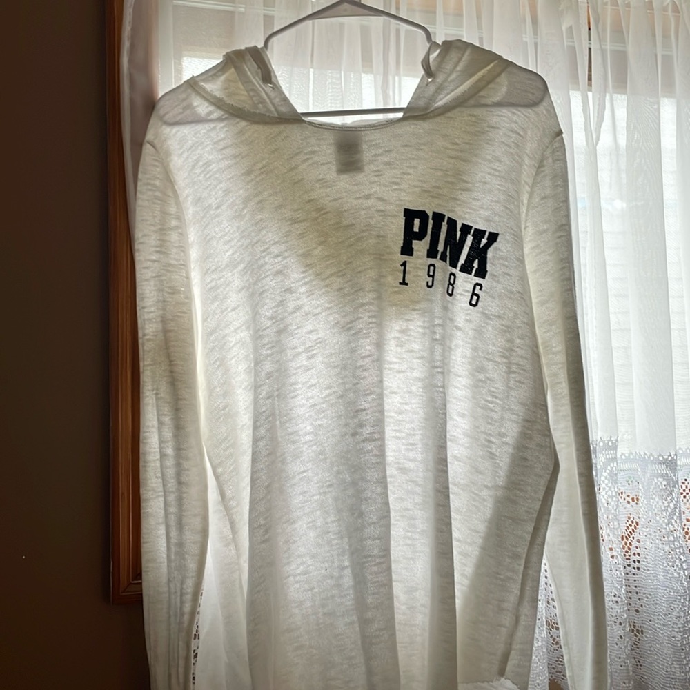 Pink Sweater! Would be nice as a beach sweater. Size Large
